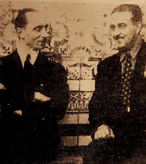 Don Javier de Borbón Parma junto a Manuel Fal Conde en febrero de 1937 en Insua, Portugal, país en el que cumplió su destierro Fal Conde tras ser expulsado de España por el general Franco